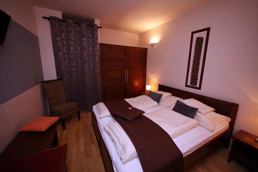 Landhaus Klambauer Ferienapartments Thermennaehe St Martins Therme فرونكرشن المظهر الخارجي الصورة